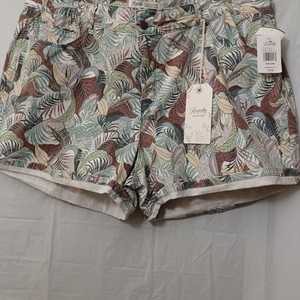 ROYALTY FOR ME COLLECTION BALI PALM SHORTS